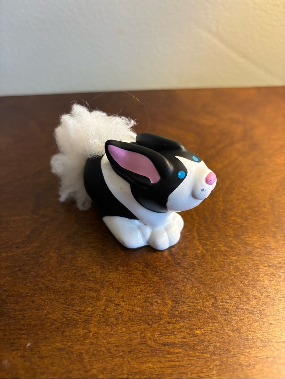 2007 Fisher Price Little People Bunny Rabbit Touch And Feel Yarn Tail